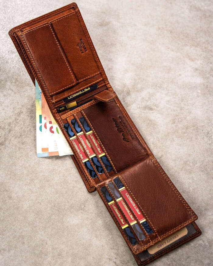 Peterson Duży  skórzany portfel męski z tłoczeniem przedstawiającym znak zodiaku Koziorożec