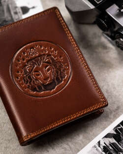 Peterson Duży  skórzany portfel męski z tłoczeniem przedstawiającym znak zodiaku Lew